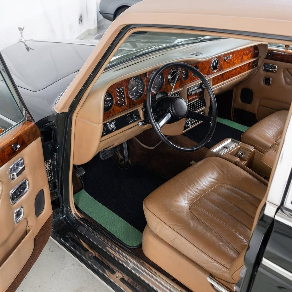 Schwarze Fußmatten für Rolls Royce Wraith (2013–2023) mit grünen Lederrändern