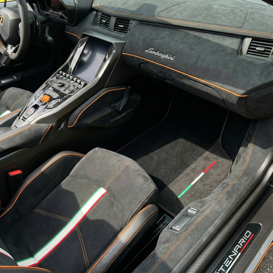 Personalisierbare schwarze Fußmatten für Lamborghini Centenario (2016-2017) mit Alcantara-Leder