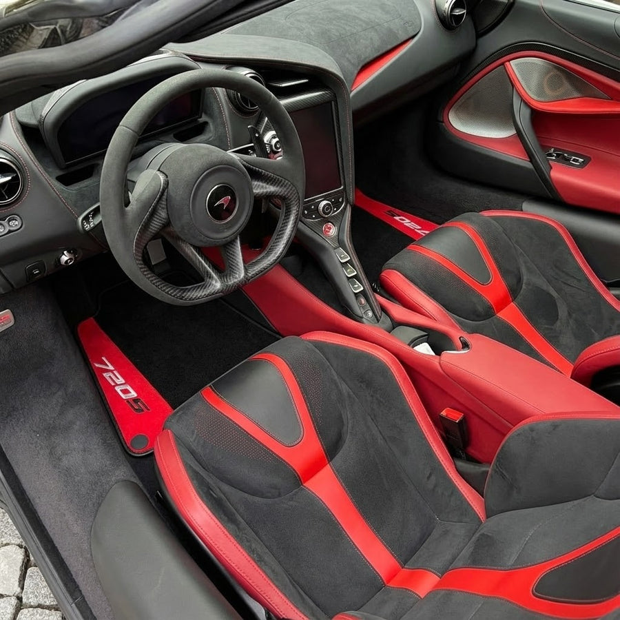 Svarte Bilmatter For McLaren 720S År 2017-2021 Med Rød Alcantara Lær