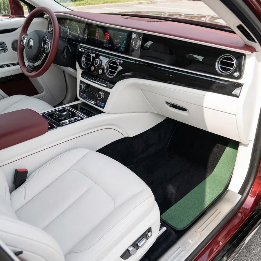 Svarte Bilmatter for Rolls Royce Spectre (2023-2024) med Grønn Lær