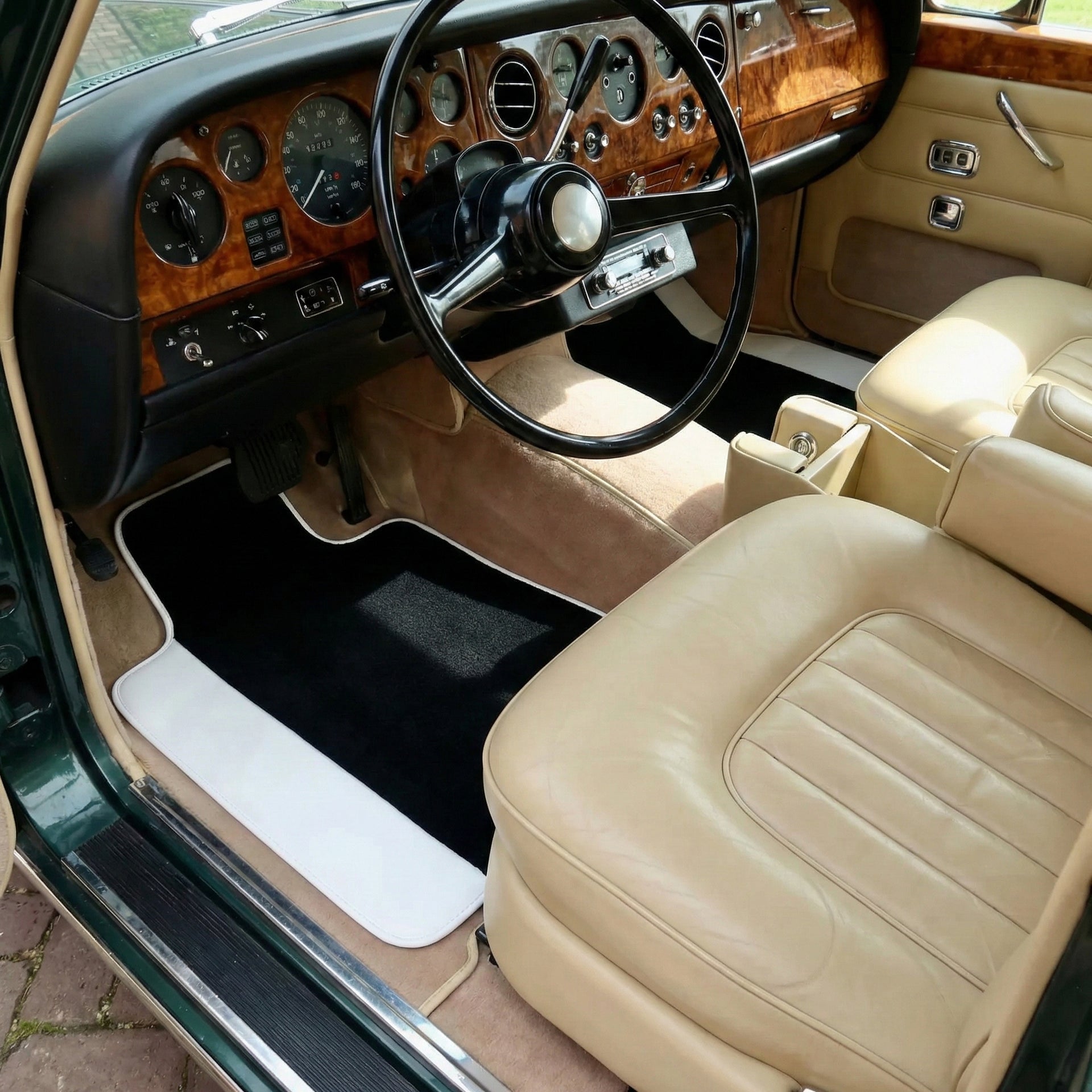 Customizable Leather Floor Mats with AW12 Pattern for Rolls Royce Shadow (1965-1977) - AutoWin
