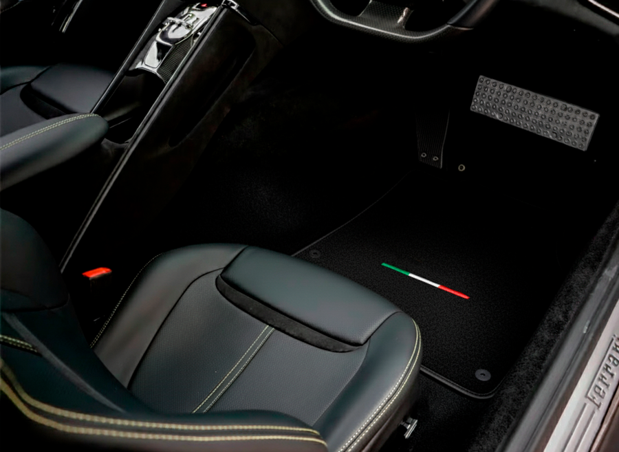 Svarte bilmatter for Ferrari GTC4 Lusso (2016-2023) Italiensk utgave