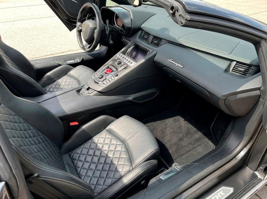Skreddersydde svarte Bilmatter for Lamborghini Aventador med Alcantara-lær