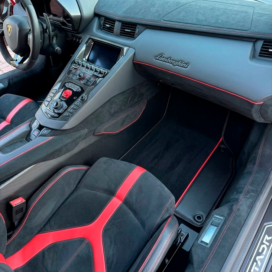 Skreddersydde svarte Bilmatter for Lamborghini Aventador SV med karbonfiber