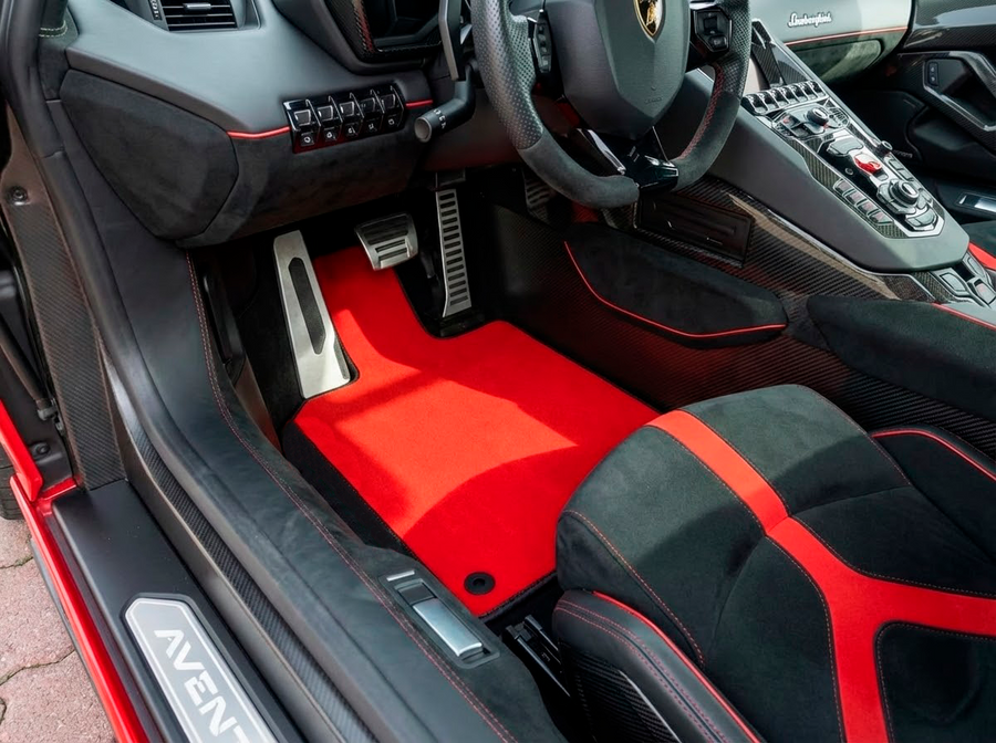 Skreddersydde røde Bilmatter for Lamborghini Aventador med svart lær