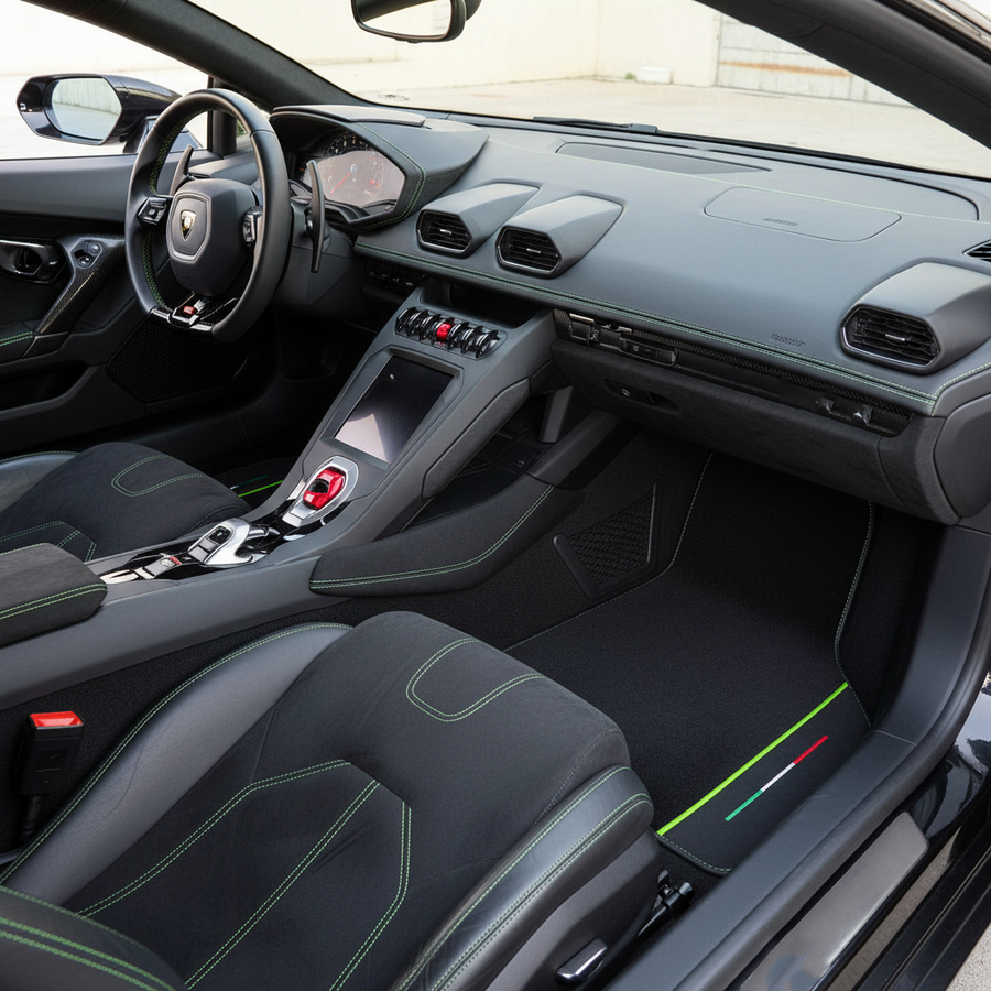 Svarte Bilmatter for Lamborghini Huracan Tecnica med Alcantara og italiensk flagg | Grønn utgave