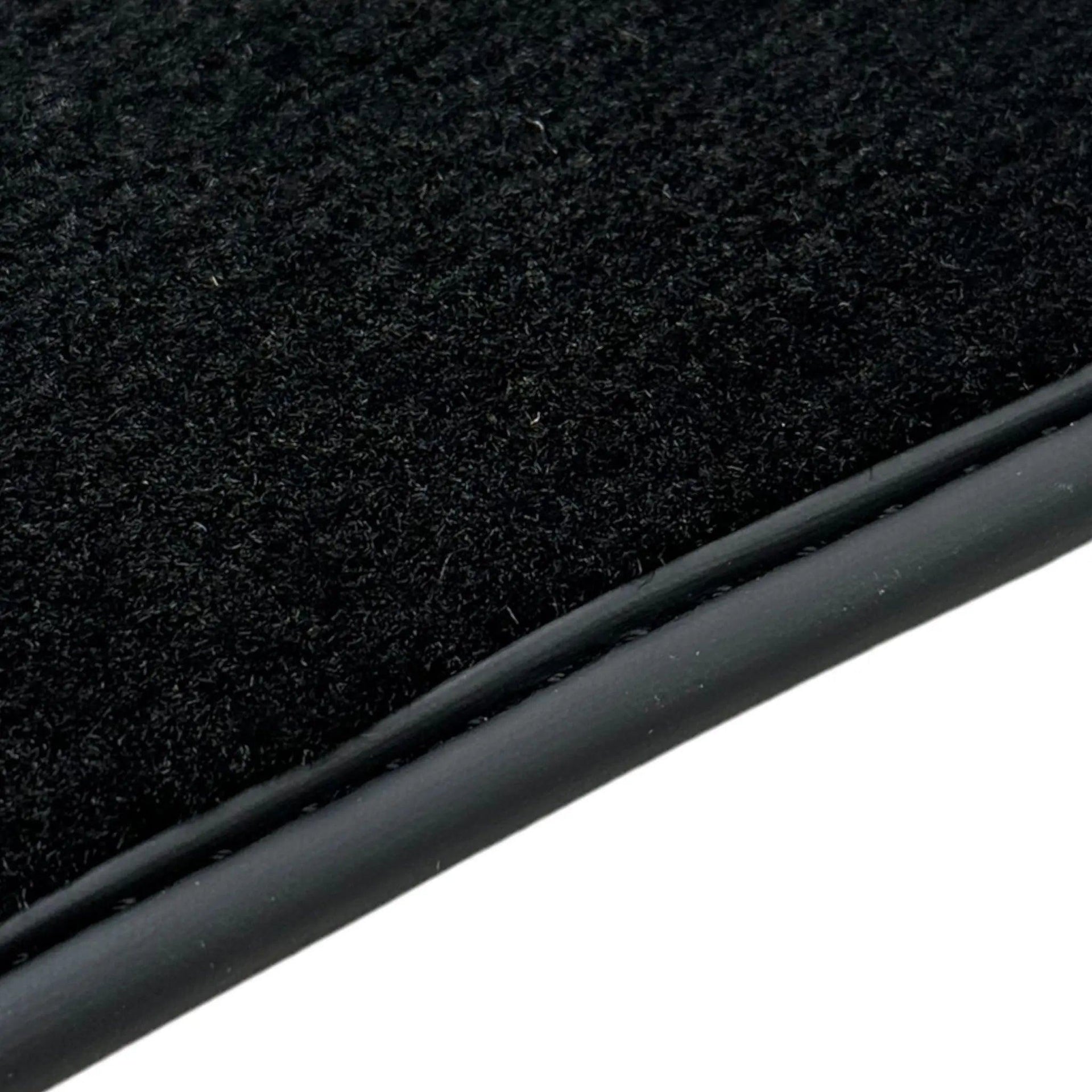 Black Floor Mats for Jeep Cherokee KJ (2002-2007) - AutoWin