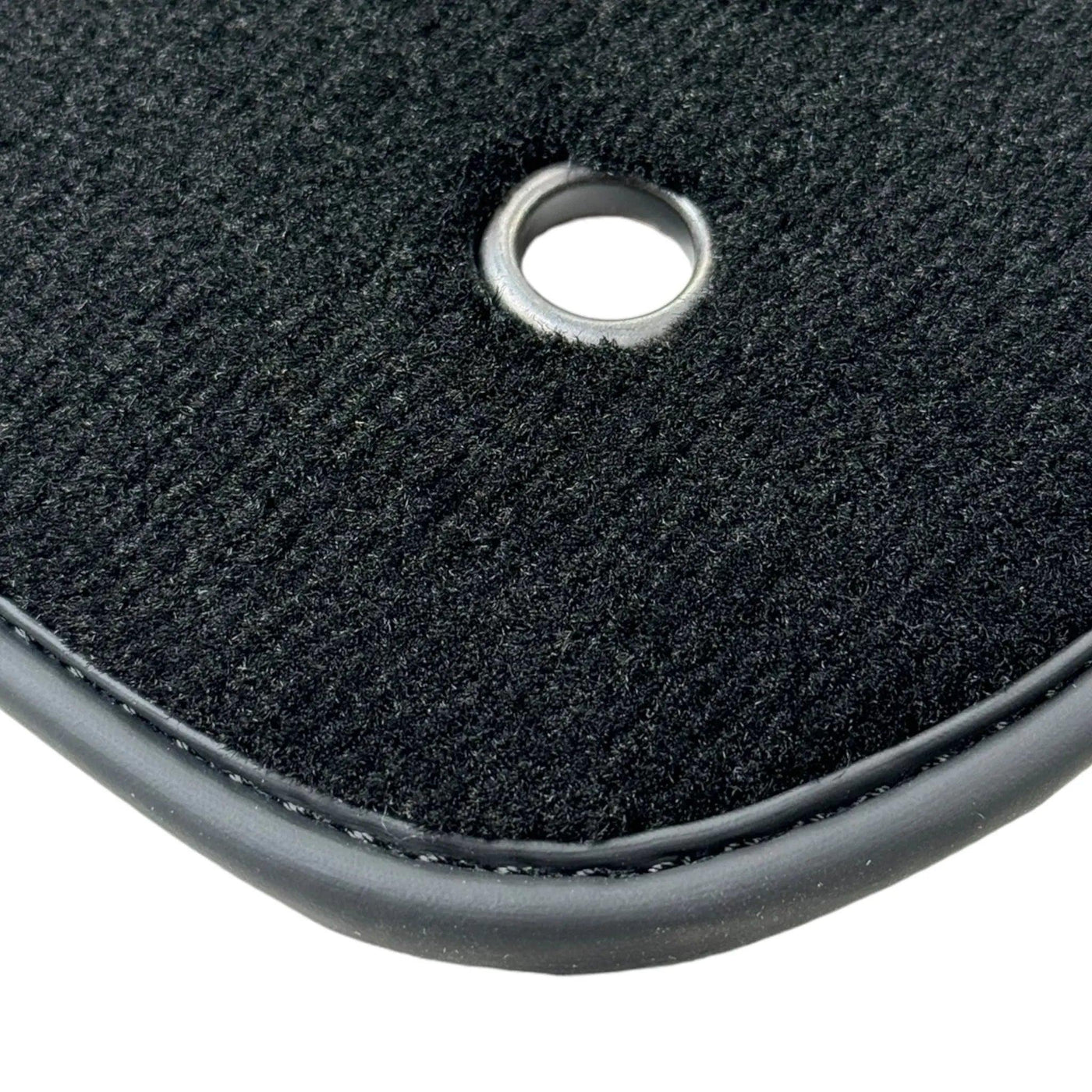 Black Floor Mats for Jeep Cherokee XJ (1984-2001) - AutoWin