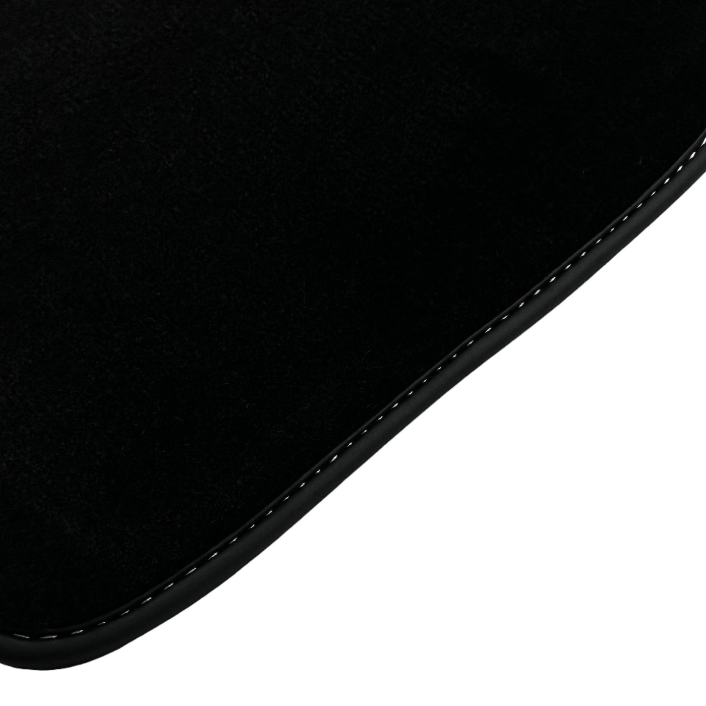 Black Floor Mats for Kia Sorento (2002-2006) - AutoWin