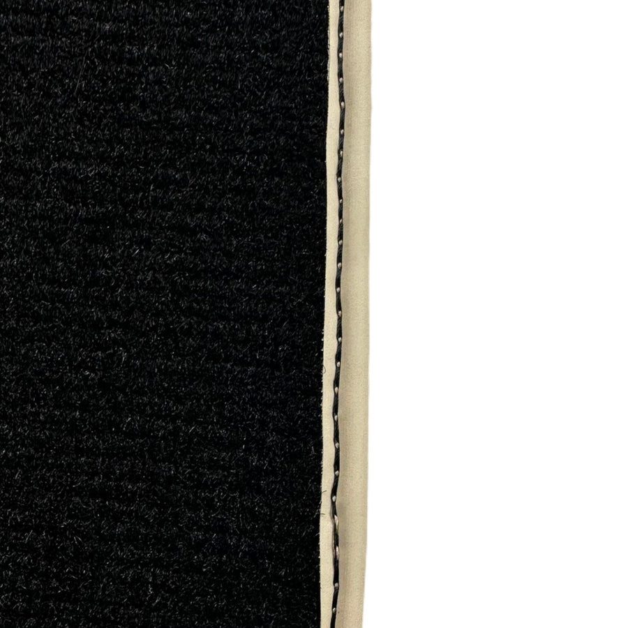 Black Floor Mats For Mitsubishi Pajero III (2000-2004) ER56 Design - AutoWin