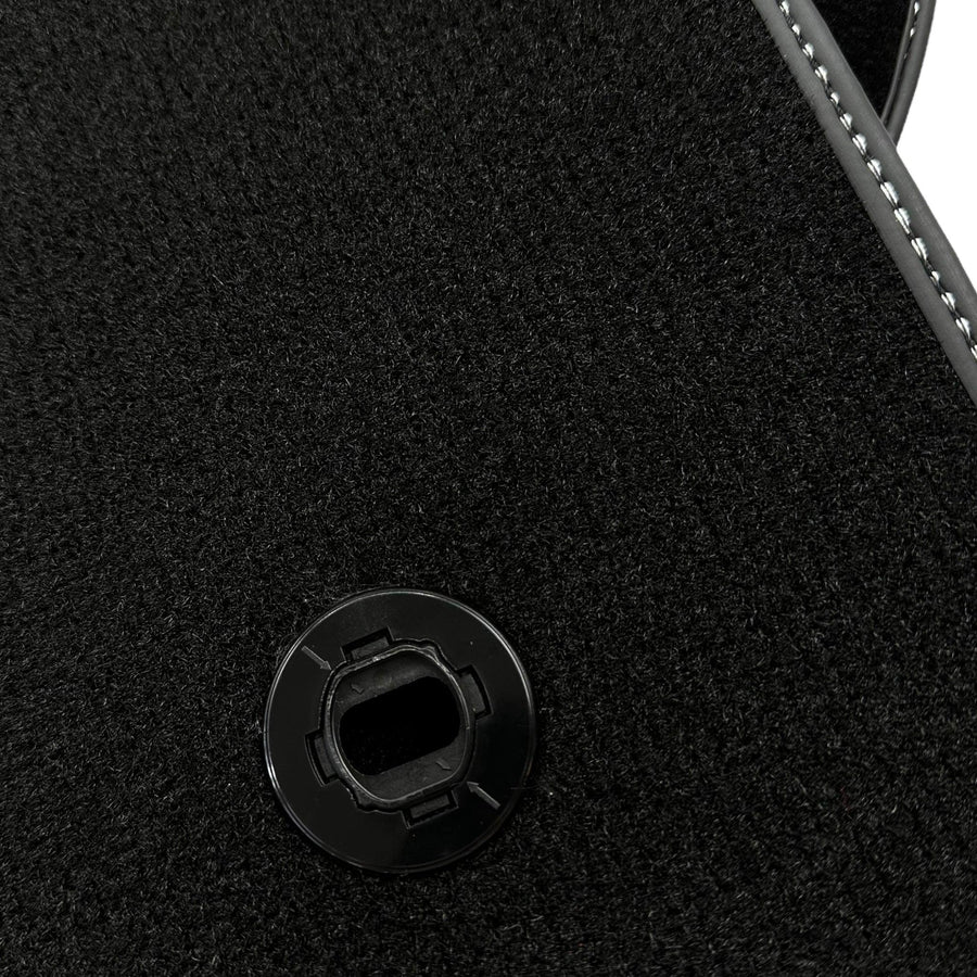Black Floor Mats For Toyota Hilux (2005-2015) - AutoWin