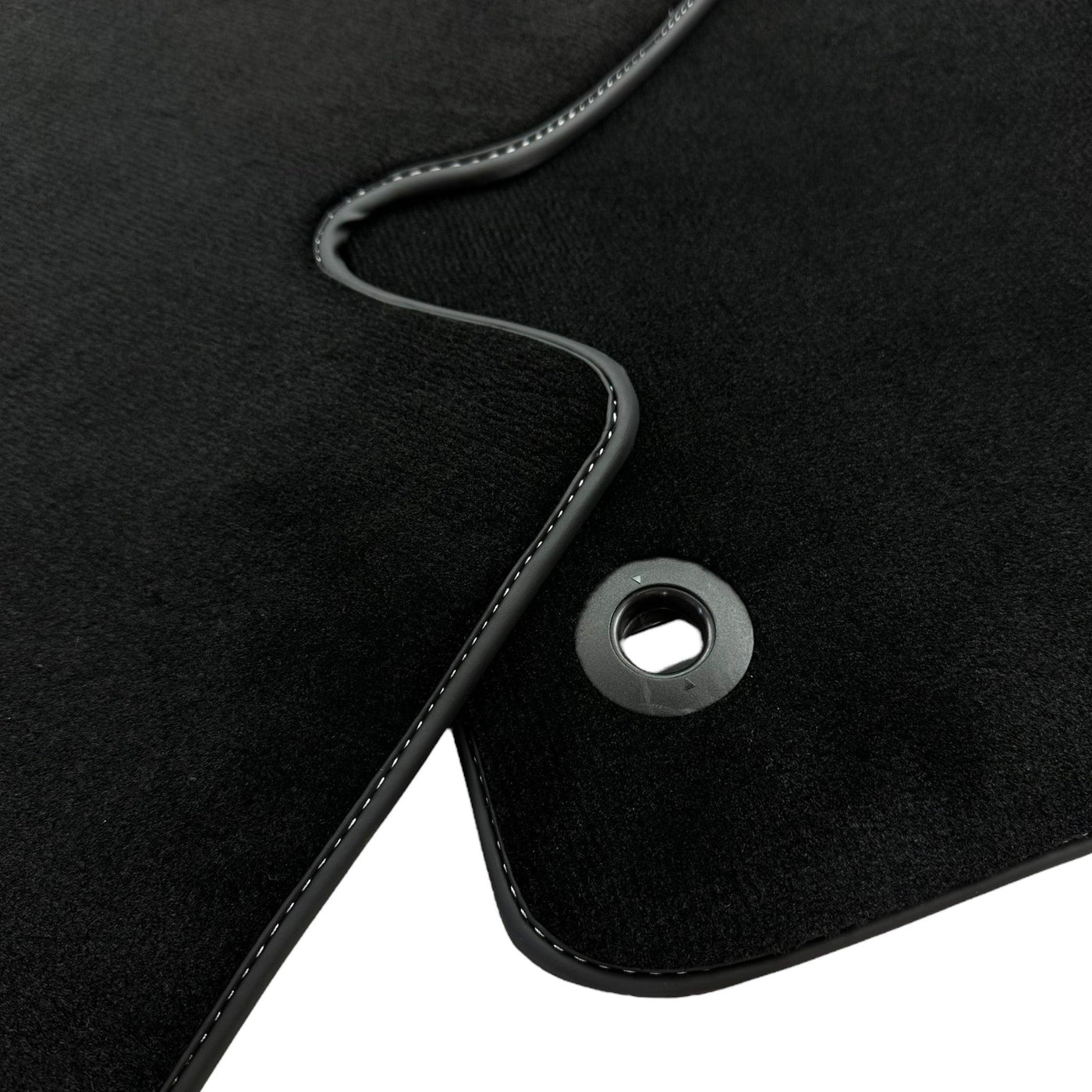 Black Floor Mats For Toyota Land Cruiser 200 (2008-2012) - AutoWin