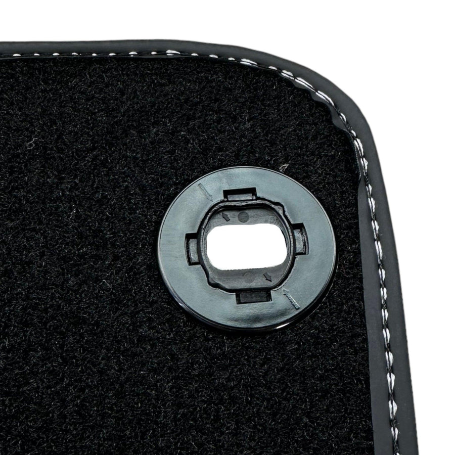 Black Floor Mats For Toyota RAV-4 (2003-2005) - AutoWin