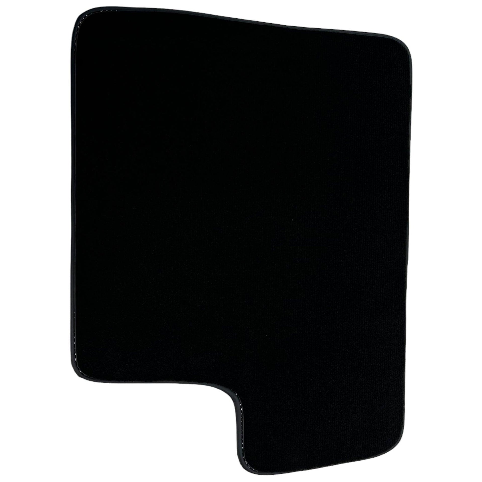 Black Floor Mats For Toyota RAV4 (2000-2003) - AutoWin