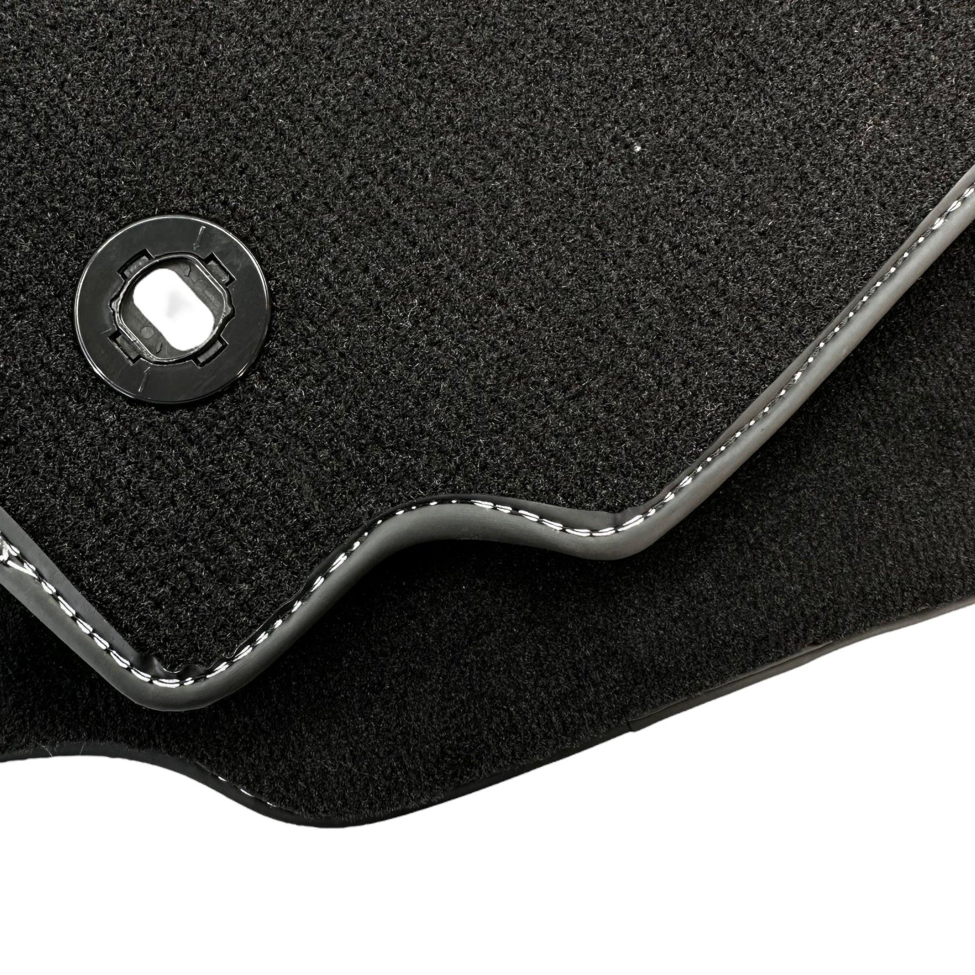 Black Floor Mats For Toyota RAV4 (2013-2018) - AutoWin