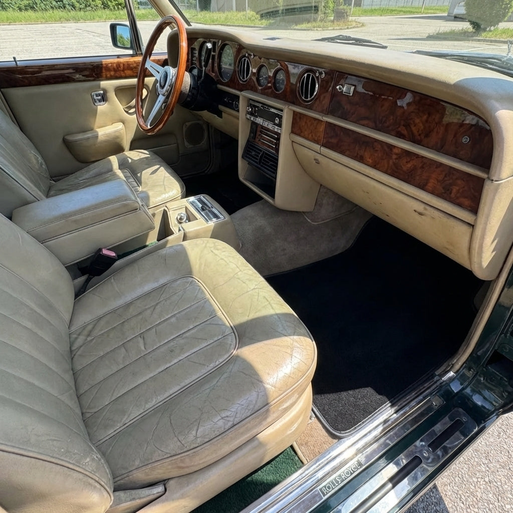 Svart saueskinnsbilmatter for Rolls-Royce Wraith (2013–2023) Ingen trinnutgave