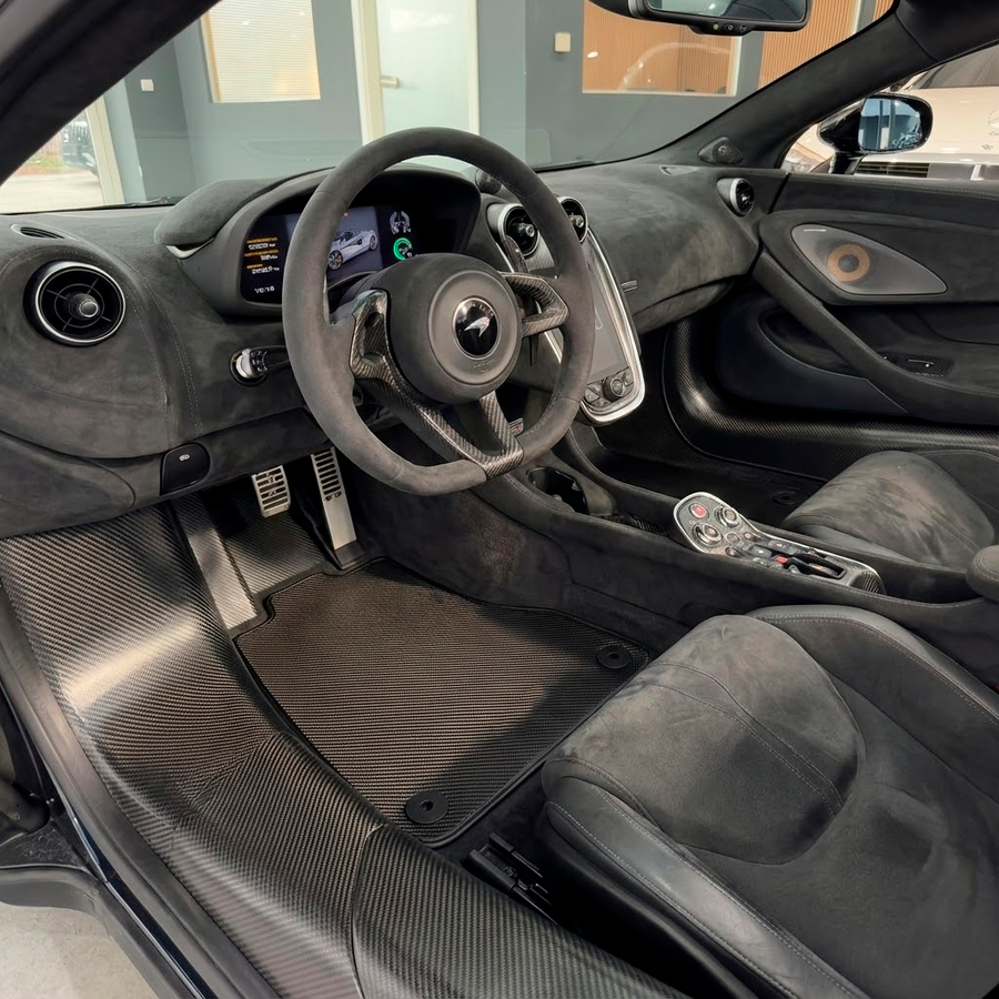 Autofußmatten Für McLaren 600LT (2018-2020) Schwarze Maßgeschneiderte Velours-Autofußmatten Set AutoWin