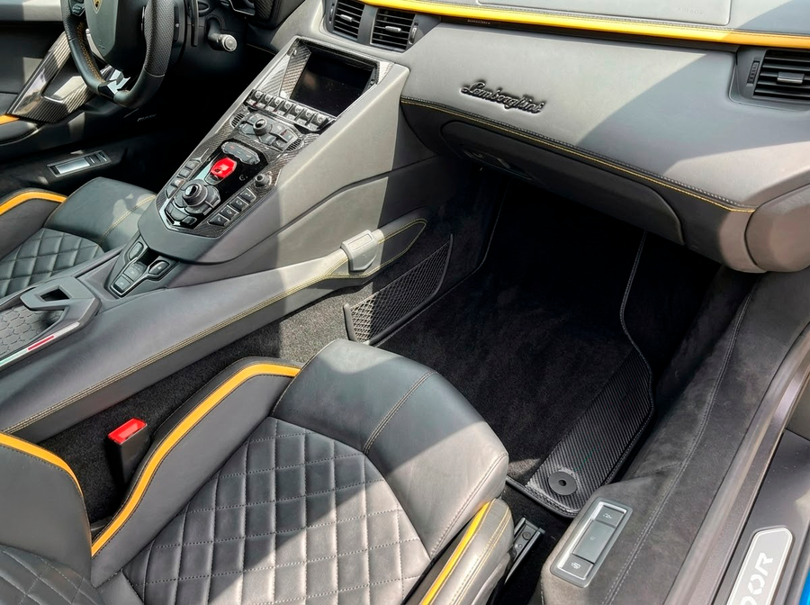 Skreddersydde svarte Bilmatter for Lamborghini Aventador med karbonfiber lær