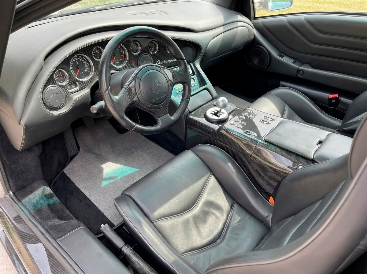 Tilpassbare grå bilmatter Lamborghini Diablo 1990-2001 i Alcantara-lær