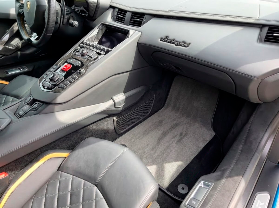 Tilpassbare grå bilmatter for Lamborghini Aventador med Alcantara-lær
