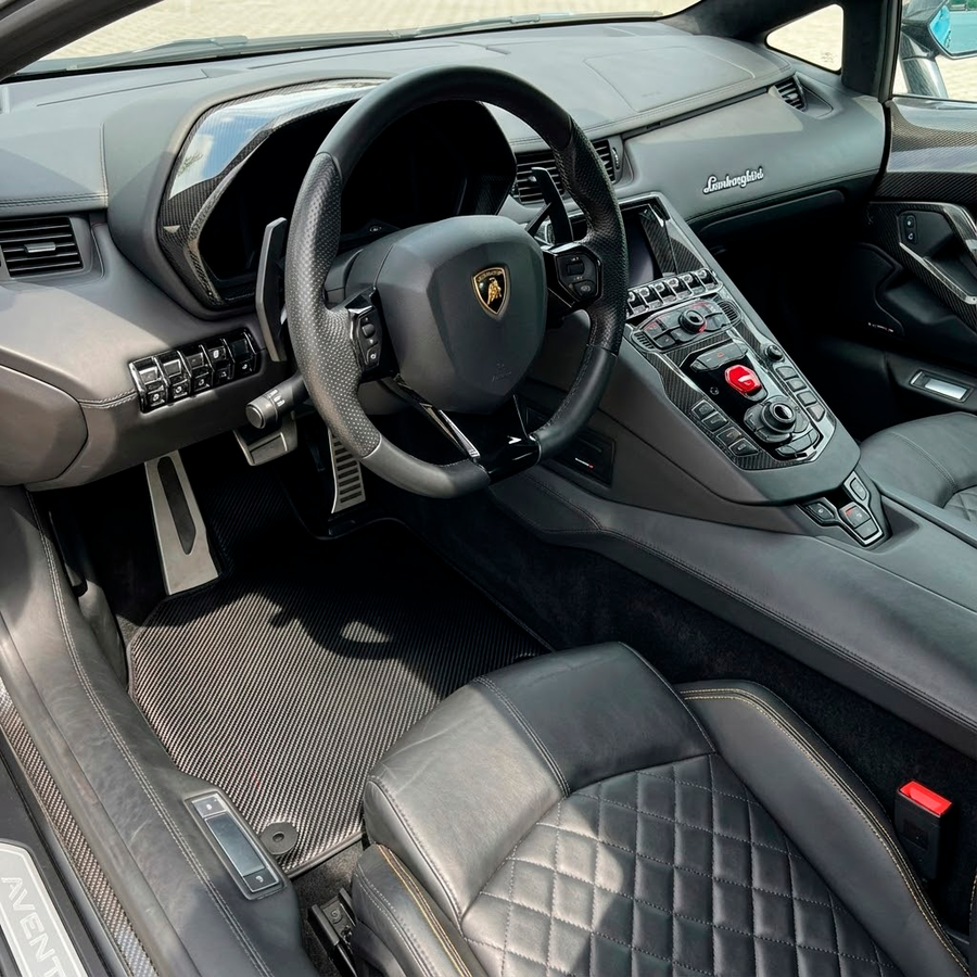 Anpassbare Carbonfaser-Fußmatten für Lamborghini Aventador