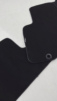 Schwarze Fußmatten für Infiniti EX37 (2013–2014).