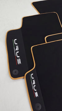 Schwarze Fußmatten für Lamborghini Urus mit Alcantara-Leder