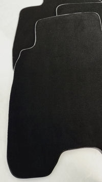 Schwarze Fußmatten für Honda Civic VIII (2006–2008).