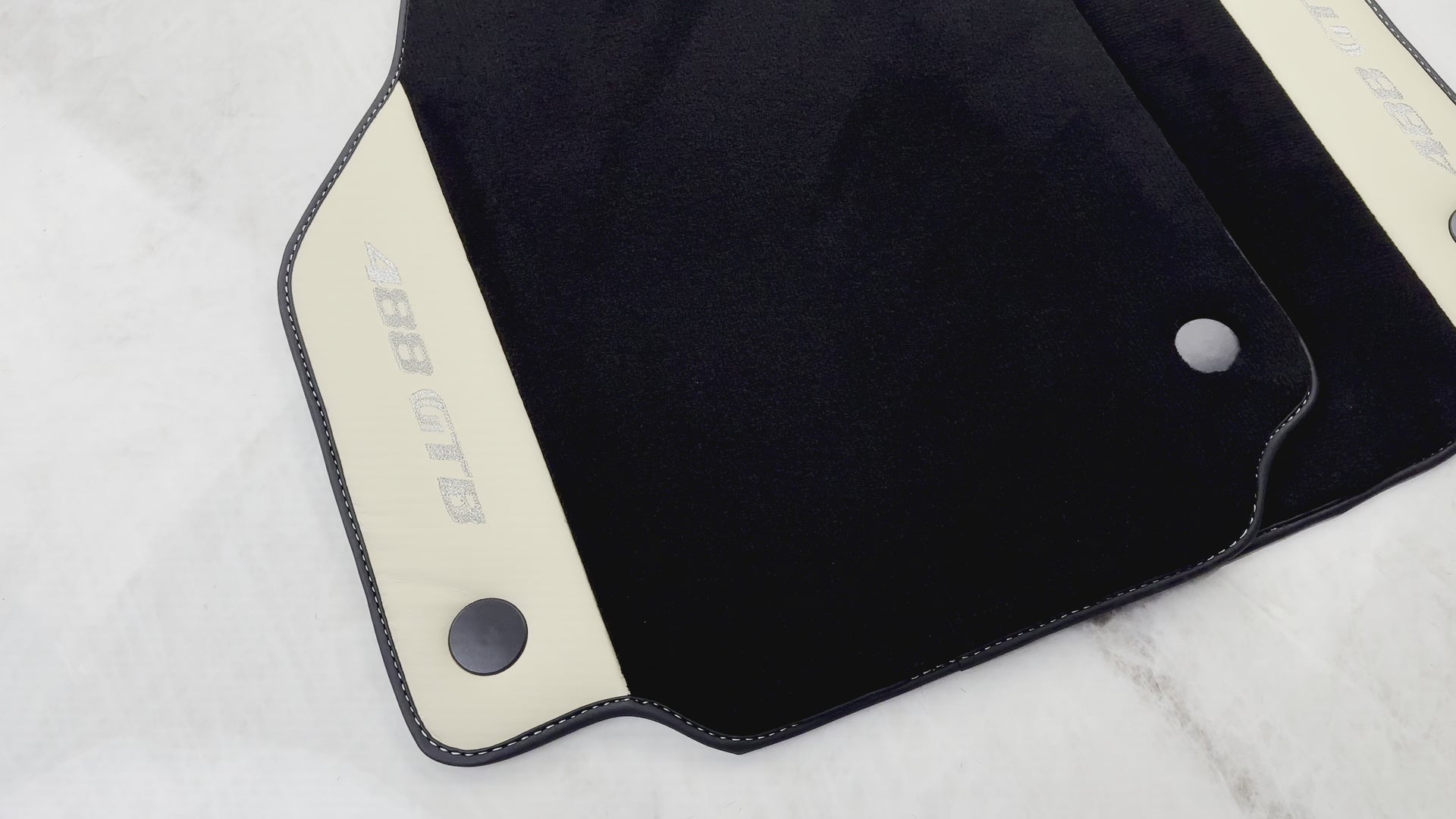 Svarte bilmatter for Ferrari 488 GTB (2015-2022) med Crema Nappa-lær - AutoWin