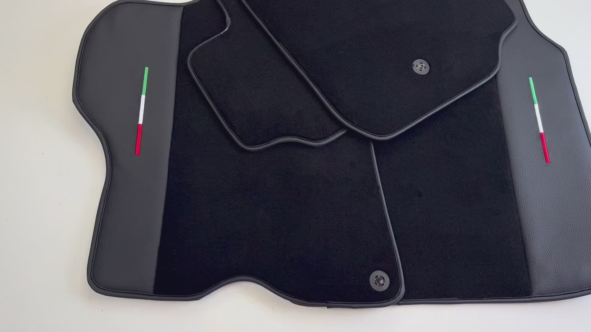 Svart bilmatter for Ferrari GTC4 Lusso (2016-2023) med skinn - AutoWin