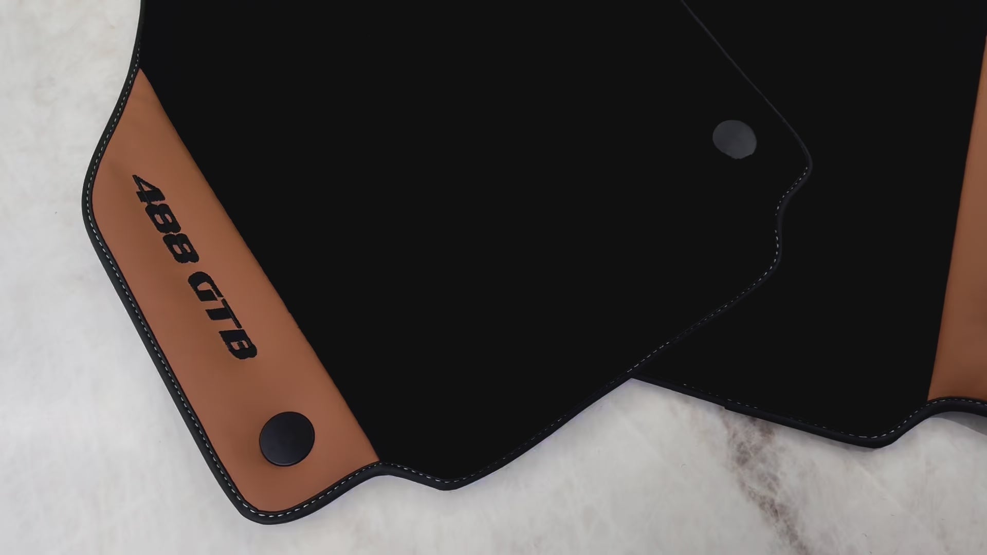 Schwarze Fußmatten für Ferrari 488 GTB (2015–2022) mit Cuoio-Nappaleder - AutoWin