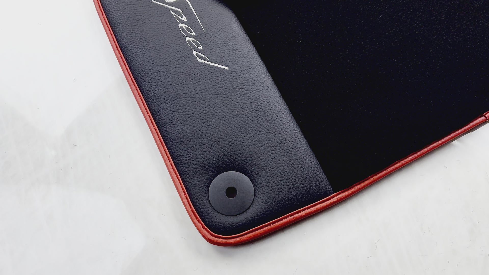 Schwarze Fußmatten für Bentley Bentayga (2015–2023) mit Leder | Roter Besatz - AutoWin.EU