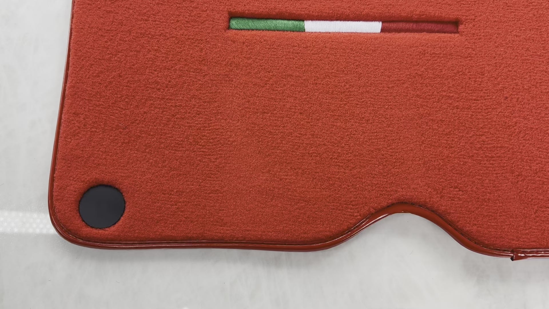 Rote Fußmatten für Ferrari California T 2015–2018 - AutoWin