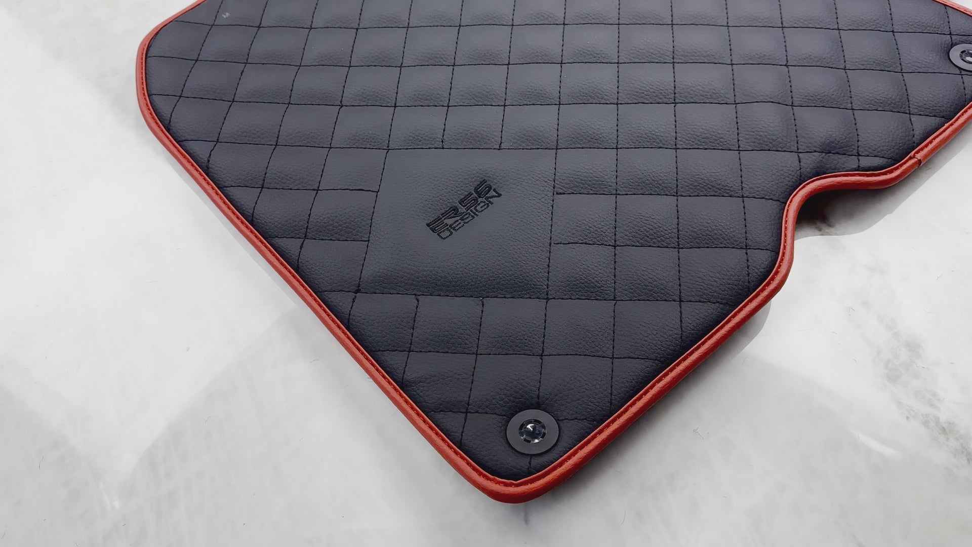 Lærbilmatter for Ferrari 458 GT2 med Hvite Sømmene og Røde Kant | ER56 Design - AutoWin