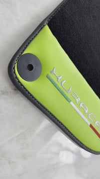 Schwarze Fußmatten für Lamborghini Huracan 2014–2023 mit grünem Leder