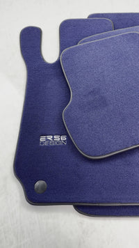 Dunkelblaue Fußmatten für Mercedes-Benz C-Klasse W204 (2007–2014).