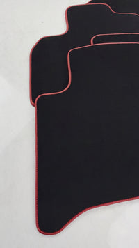 Schwarze Fußmatten für Honda City (2009–2013).