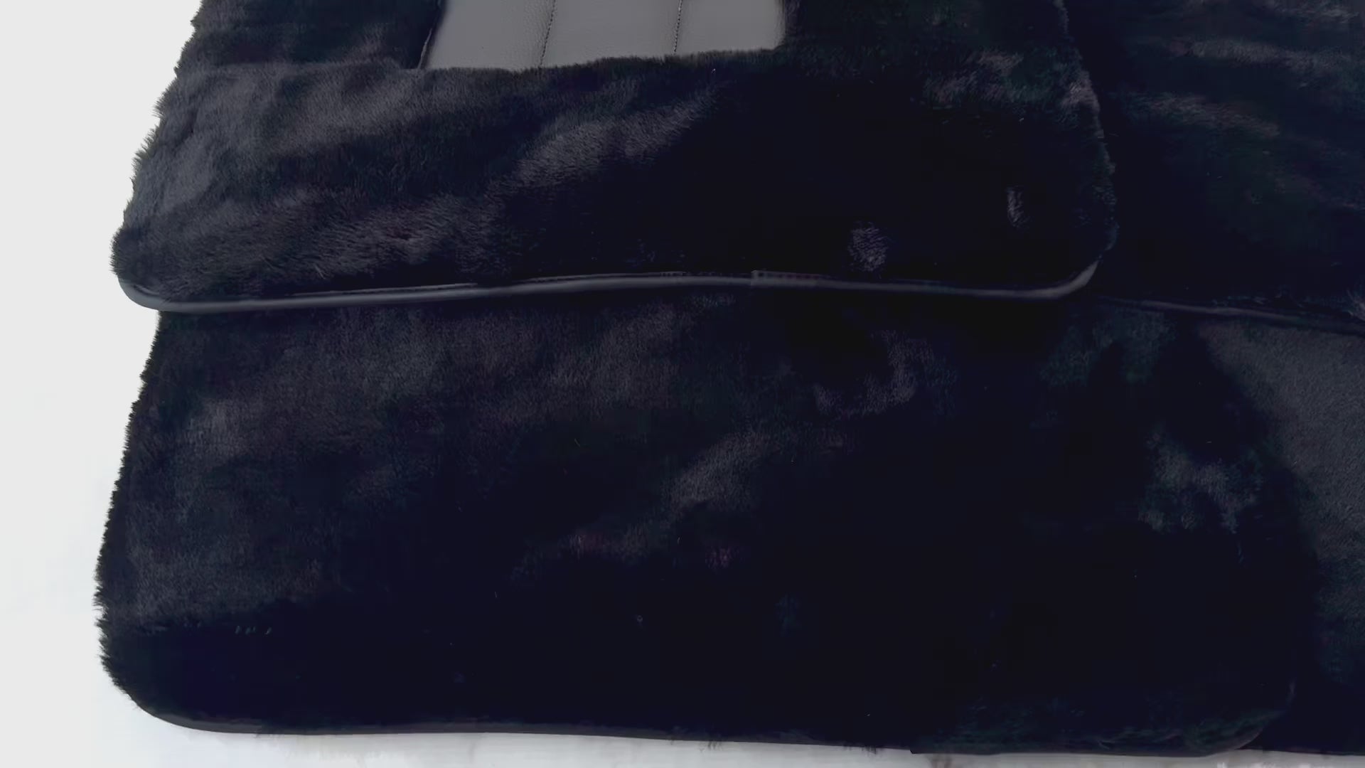 Schwarze Fußmatten für BMW X7 Serie G07 | Schwarzer Besatz - AutoWin