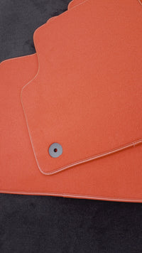 Rote Fußmatten für Bentley Bentayga (2015–2023).