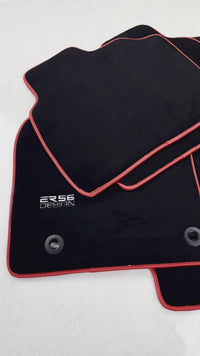 Svart bilmatter for Toyota Camry (2017-2023) ER56 Design