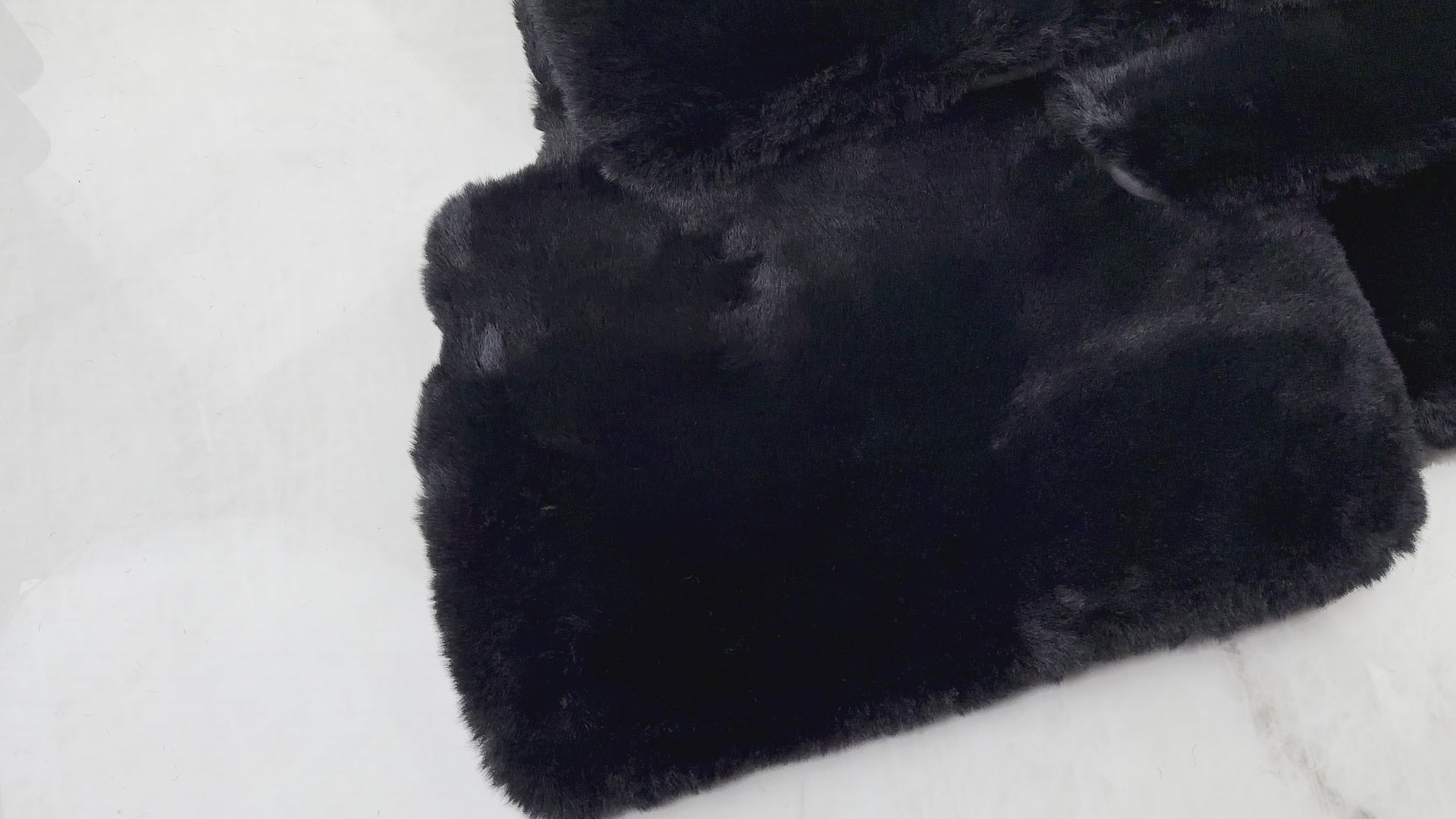 Schwarze Schaffell-Fußmatten für Mercedes Benz E-Klasse W213 Limousine (2020–2023) | ER56-Design - ER56 Design