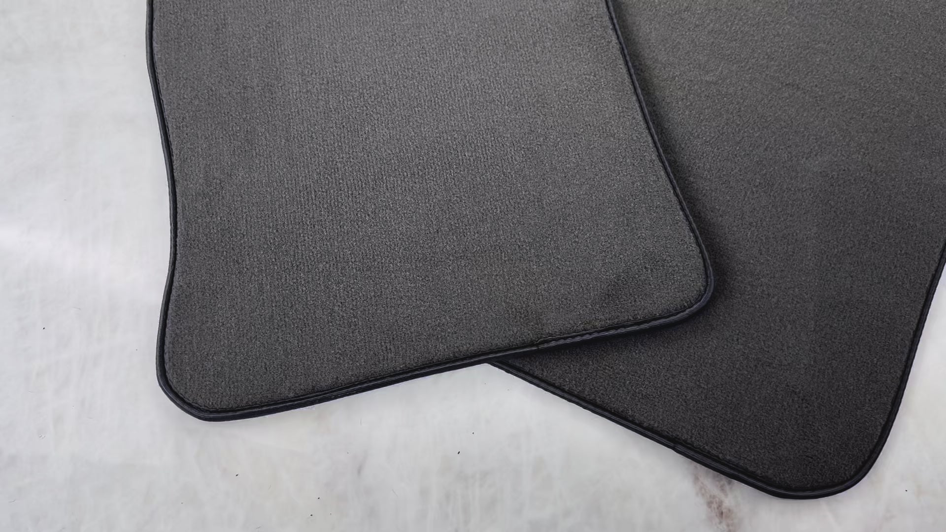 Graue Fußmatten für Chevrolet Corvette C2 (1963-1967) - AutoWin