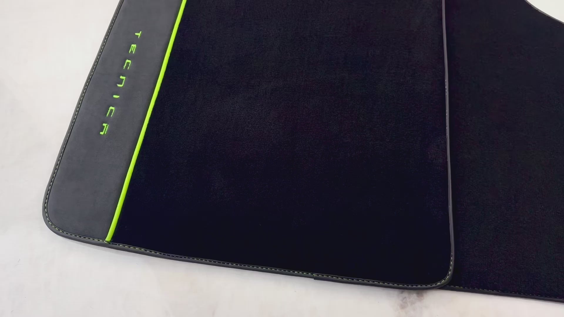 Svarte bilmatter for Lamborghini Huracan Tecnica med Alcantara-skinn | Grønn utgave - AutoWin