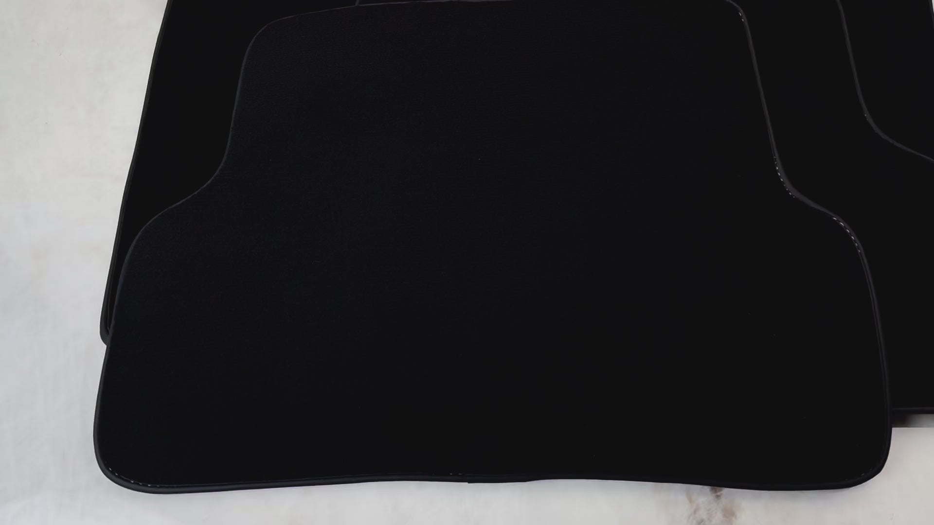 Svarte bilmatter for Mercedes-Benz R107/C107 Coupe (1971-1989) - AutoWin