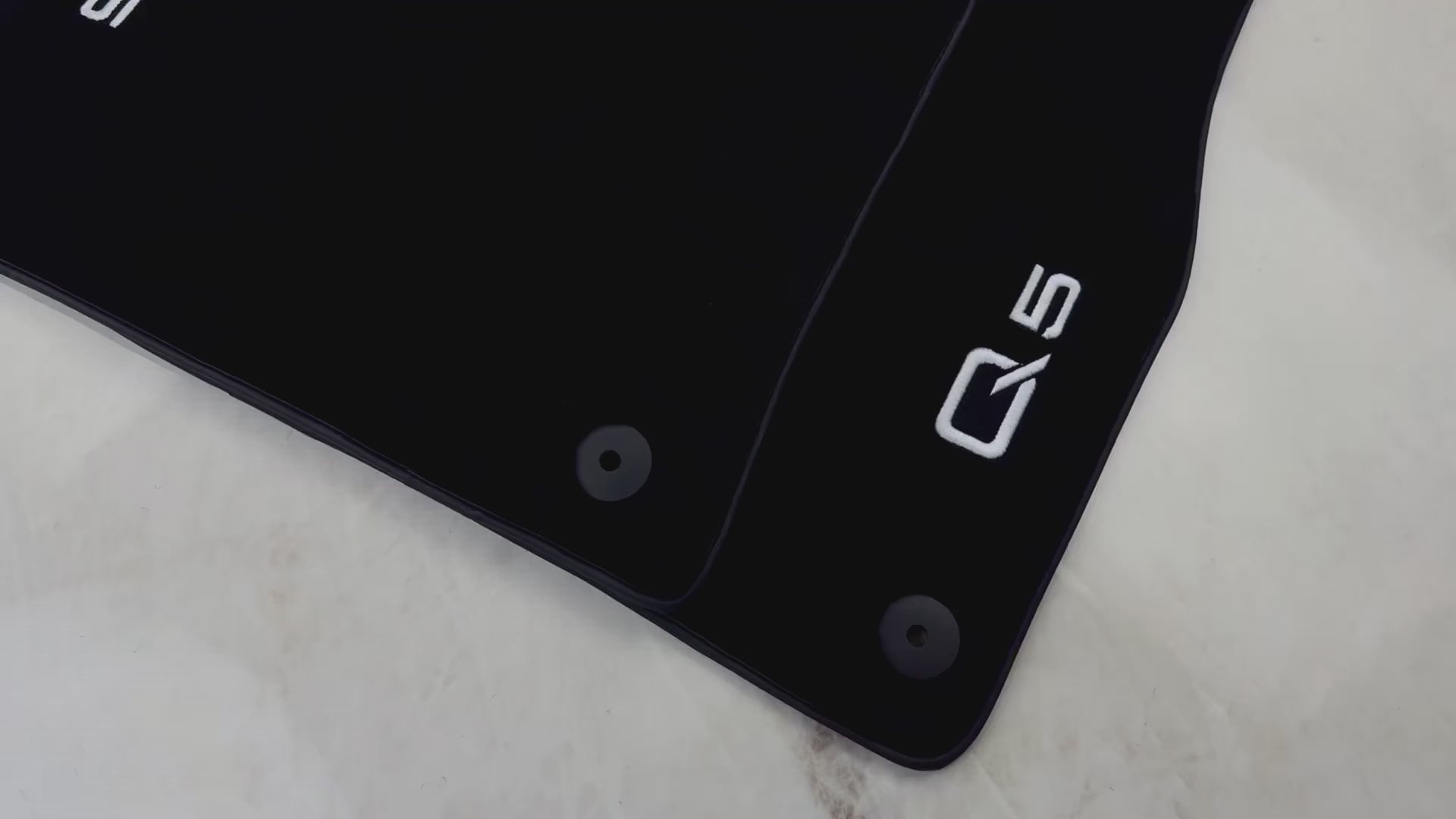 Schwarze Fußmatten für Audi Q5 8R (2008-2017) - AutoWin.EU