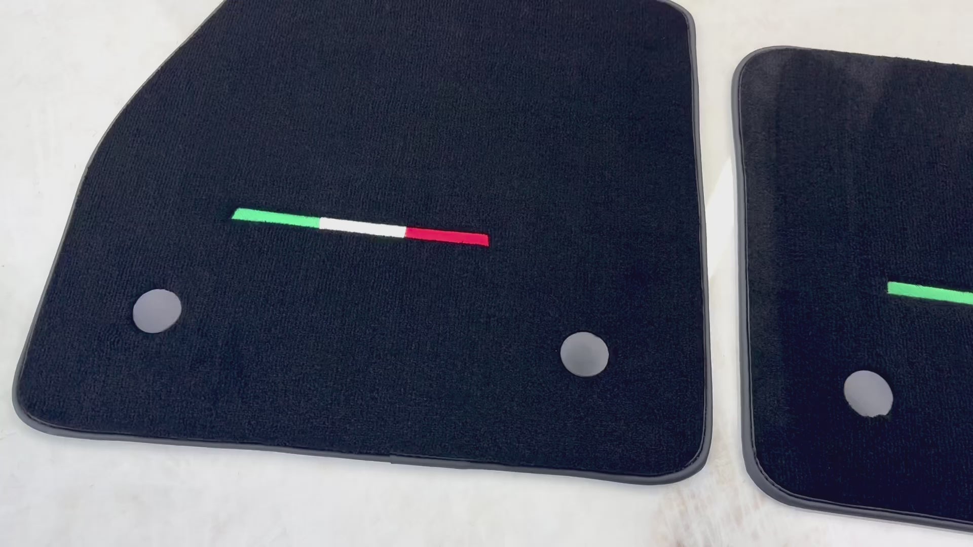 Sorte bilmatter for Maserati MC20 (2020-2023) Italia Edition | Ulike trimfarger - AutoWin