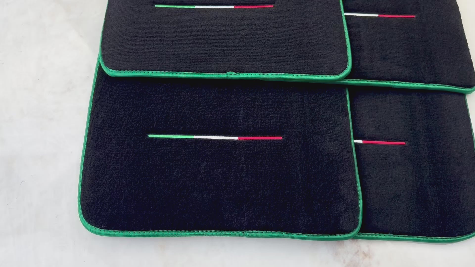 Schwarze Fußmatten für Ferrari Purosangue mit grünem Rand | Italienische Ausgabe - AutoWin