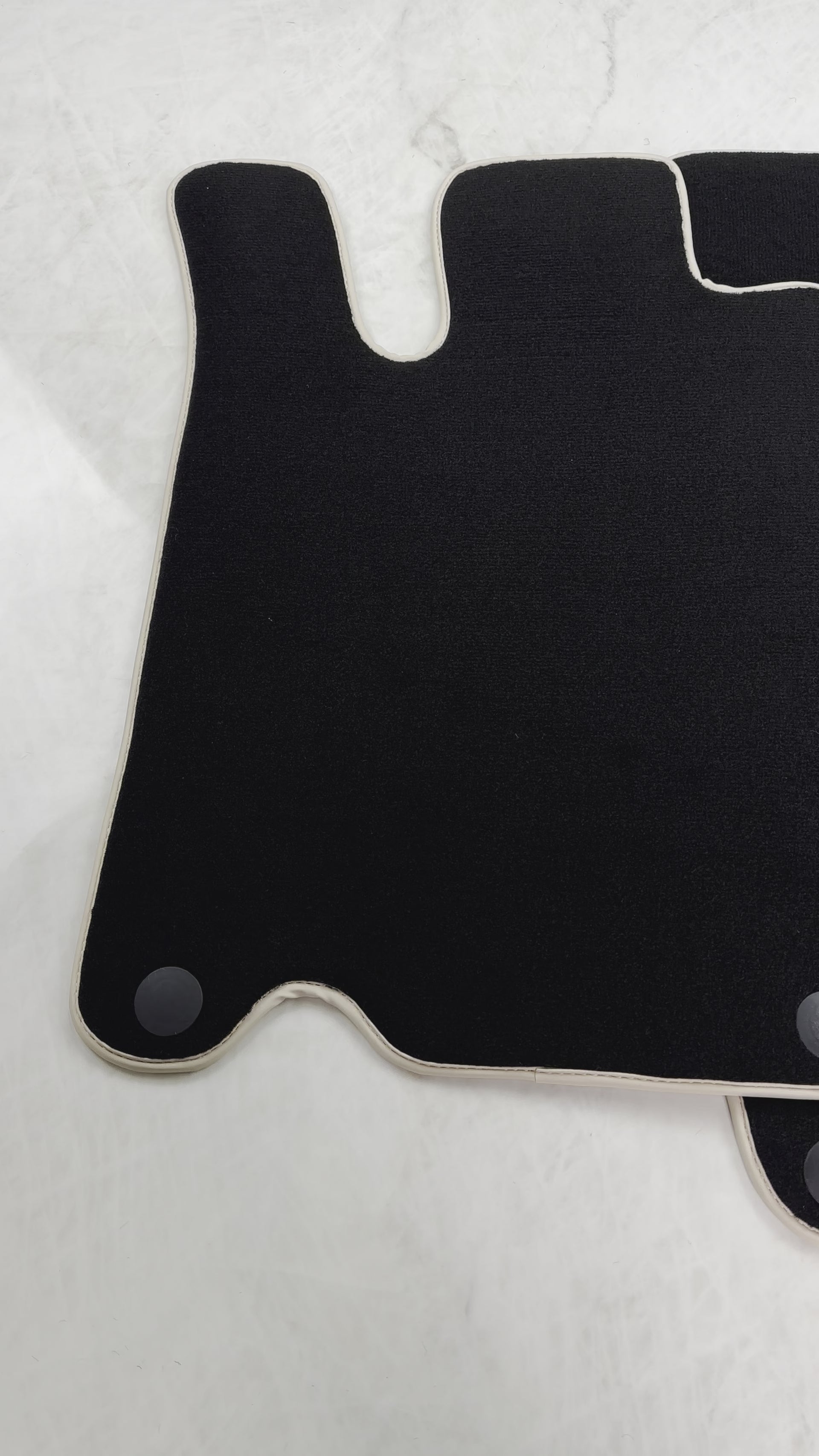 Svarte bilmatter for Mercedes-Benz SL-Class R230 (2001-2012) med beige kant - AutoWin