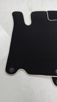 Schwarze Fußmatten für Mercedes-Benz SL-Klasse R230 (2001–2012) mit beigem Rand