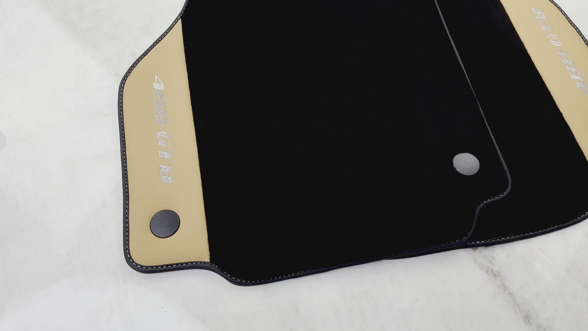 Sorte bilmatter for Ferrari 488 GTB (2015-2022) med beige Tradizione Nappa-lær - AutoWin